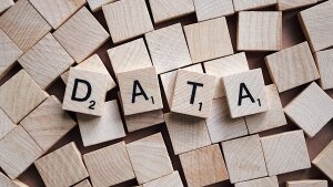 Holzklötze mit den Buchstaben DATA