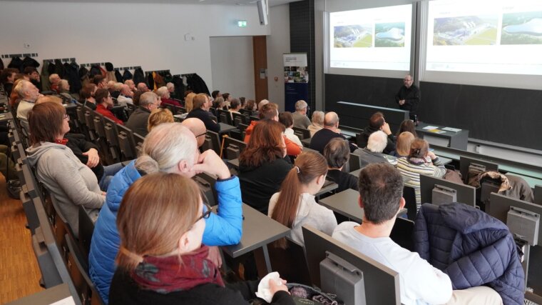 Vorlesung im Hörsaal, Publikum und Prof. Dr. Michael Stelter