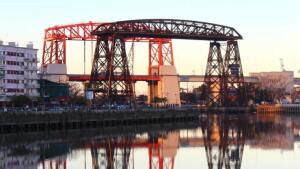 Nicolás-Avellaneda-Brücke am Ufer des  Matanza-Riachuelo-Flusses (Buenos Aires)