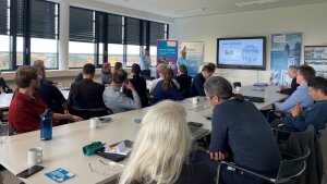 Gesprächsrunde zum Workshop InnoLOG am Fraunhofer IKTS